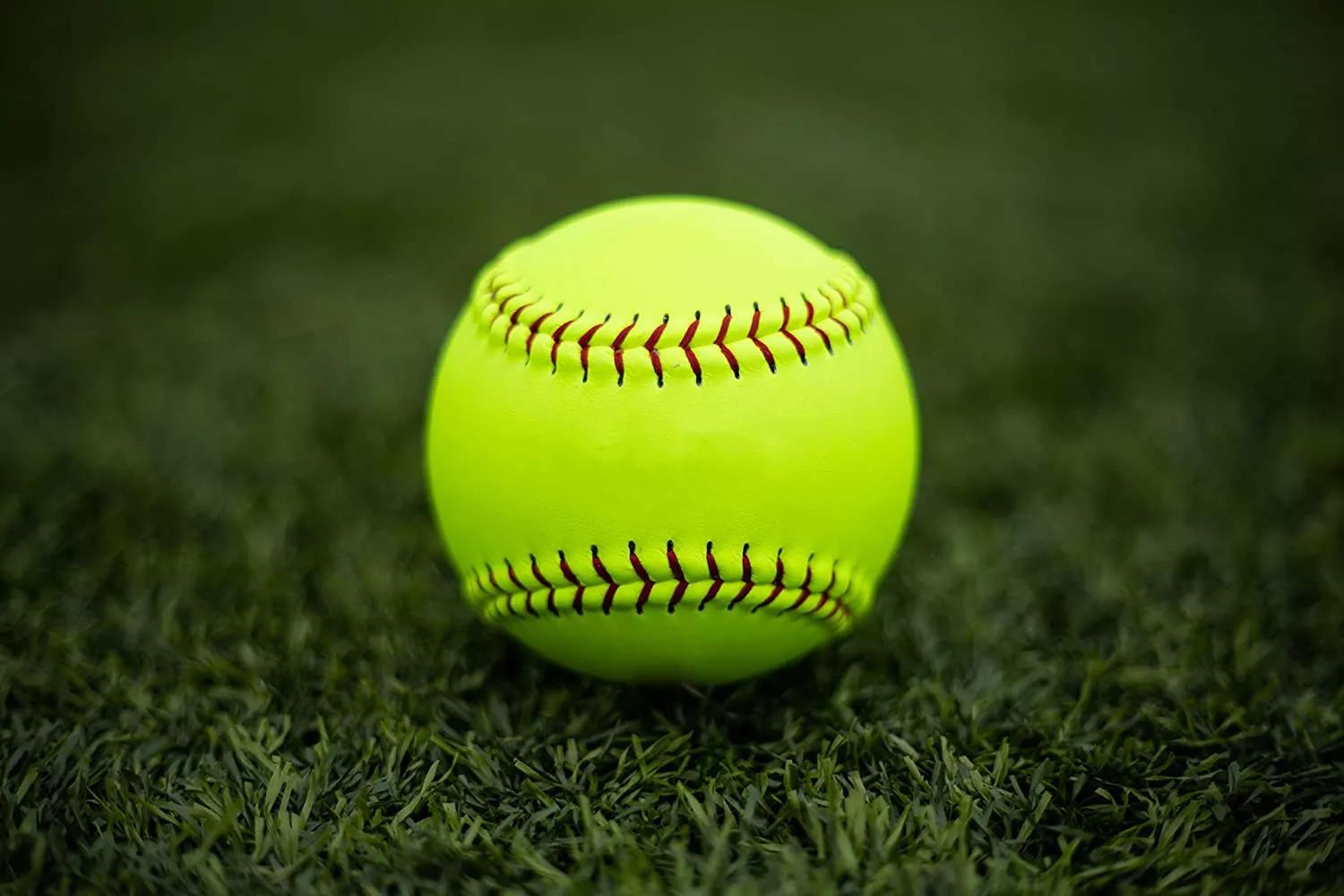 Balle de softball en cuir synthétique PVC vert, taille et poids officiels, logo personnalisé imprimé, centre en mousse souple, vert